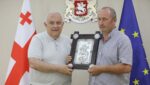 დავით ვერავა სქურის ხეობაში გამოჩენილი გმირობისთვის ირაკლი მაქაცარიას შეხვდა და მადლობა გადაუხადა